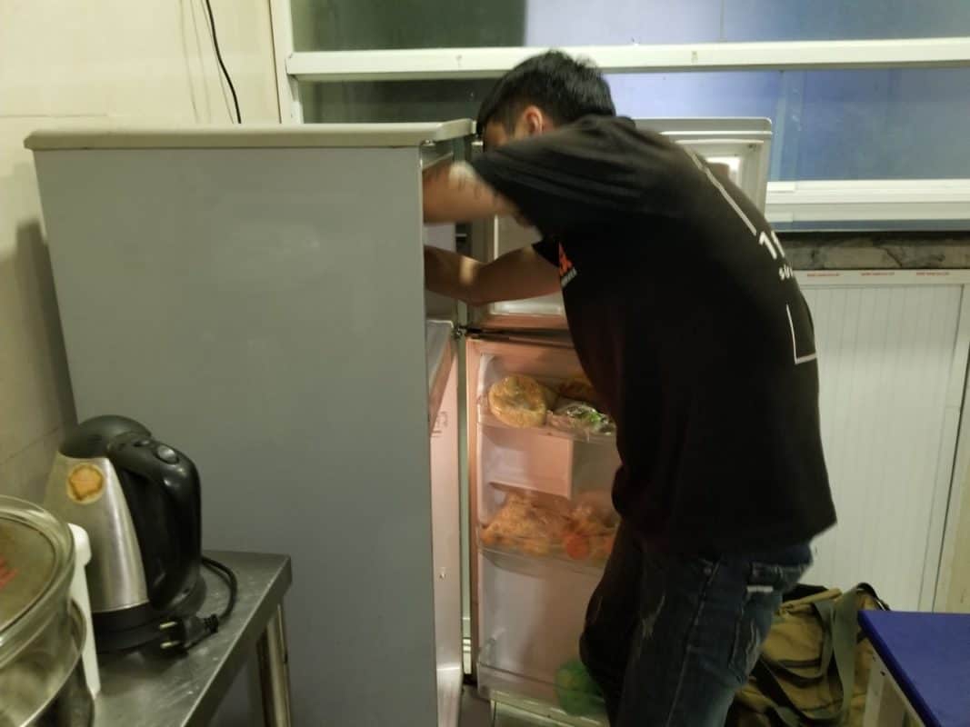 tủ lạnh toshiba rò khí lạnh 